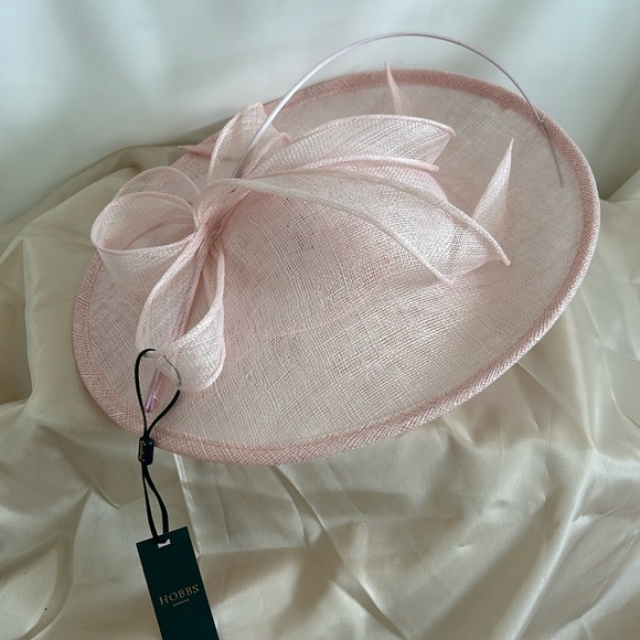 HOBBS Accessories - Hobbs London light pink Ottilie Fascinator NWT